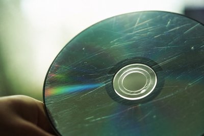 Zerkratzte Spieldisc im Gegenlicht, Makro