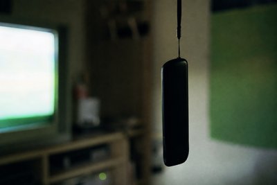 Fernbedienungs-Silhouette an Handschlaufe