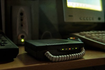 DFÜ-Modem mit leuchtenden LEDs